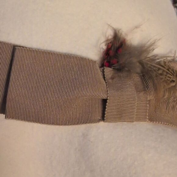 Beltmar women's vintage cream hat with ribbon feather details flawed - Picture 10 of 10